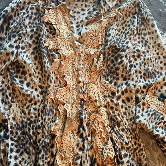 Sandro leopard, cool top with lace going down the front and buttons - Picture 3 of 6